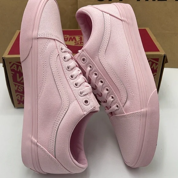 Vans Men’s Pink Sneakers Classic Design Old Skool
Pastel Mono Pink
VN000CT8PNK - Picture 11 of 16